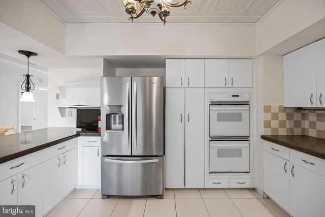 6072 MAIN ST, Voorhees, NJ 08043