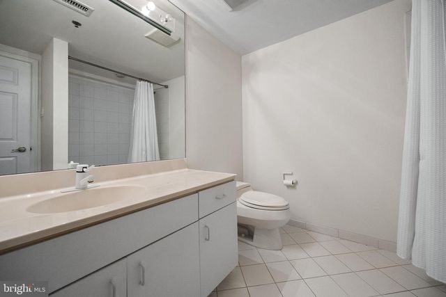 6072 MAIN ST, Voorhees, NJ 08043