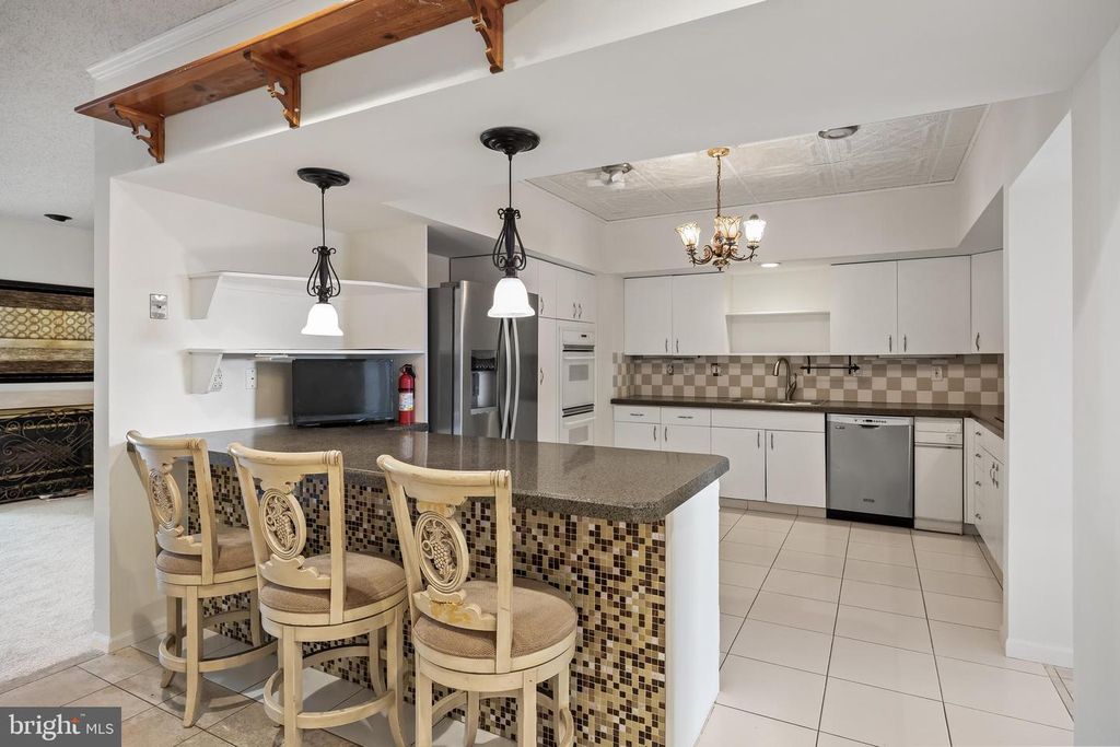 6072 MAIN ST, Voorhees, NJ 08043