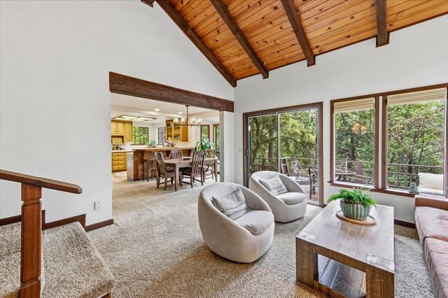 10389 Crestview Dr, Grass Valley, CA 95949