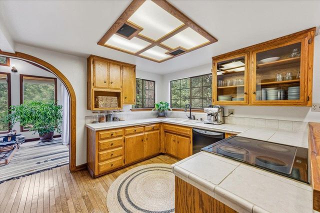 10389 Crestview Dr, Grass Valley, CA 95949