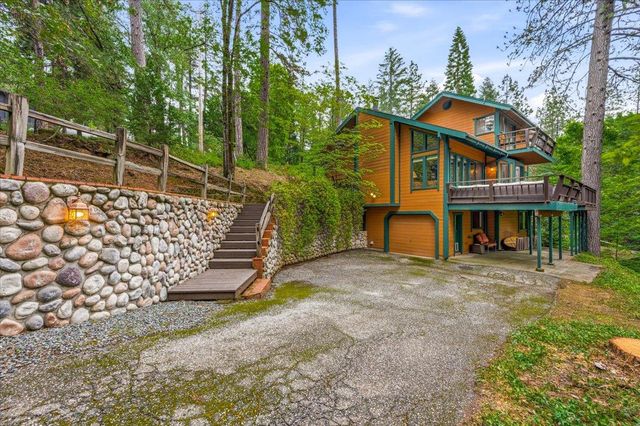 10389 Crestview Dr, Grass Valley, CA 95949