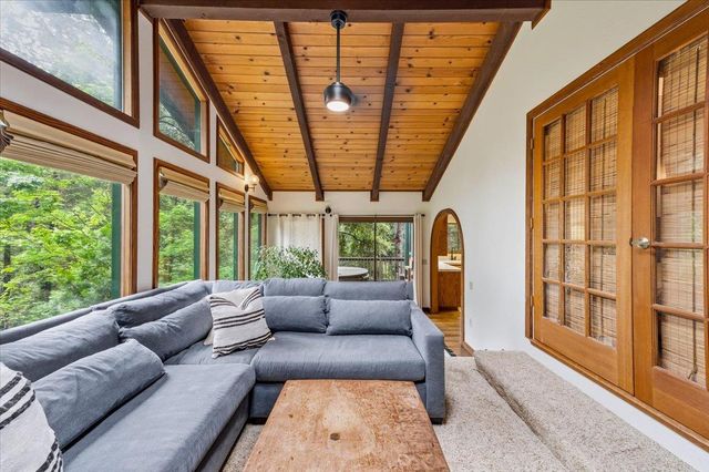10389 Crestview Dr, Grass Valley, CA 95949
