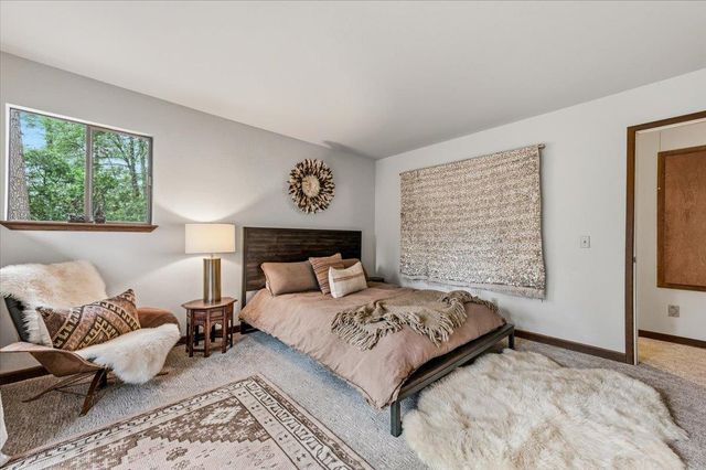 10389 Crestview Dr, Grass Valley, CA 95949