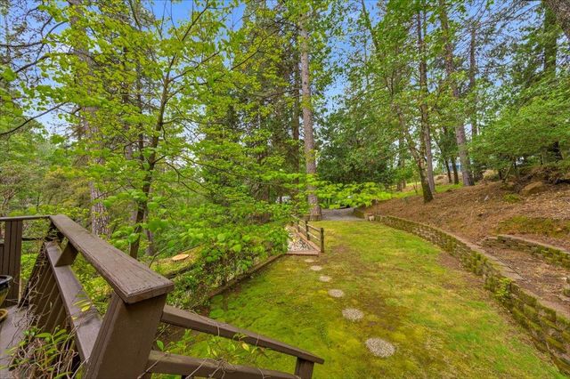 10389 Crestview Dr, Grass Valley, CA 95949