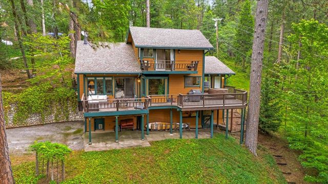 10389 Crestview Dr, Grass Valley, CA 95949