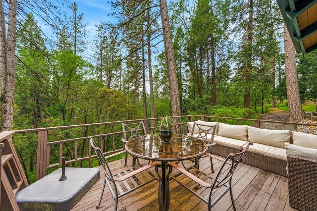 10389 Crestview Dr, Grass Valley, CA 95949