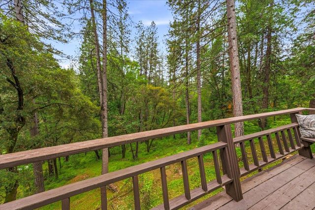 10389 Crestview Dr, Grass Valley, CA 95949