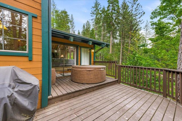 10389 Crestview Dr, Grass Valley, CA 95949