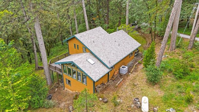 10389 Crestview Dr, Grass Valley, CA 95949