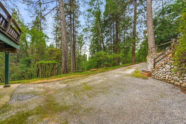 10389 Crestview Dr, Grass Valley, CA 95949
