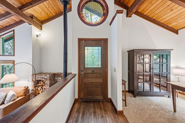 10389 Crestview Dr, Grass Valley, CA 95949