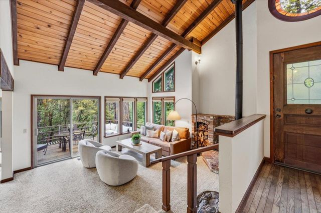 10389 Crestview Dr, Grass Valley, CA 95949