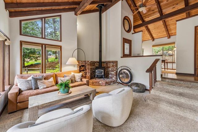 10389 Crestview Dr, Grass Valley, CA 95949