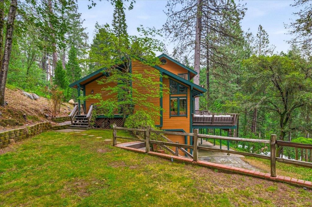 10389 Crestview Dr, Grass Valley, CA 95949