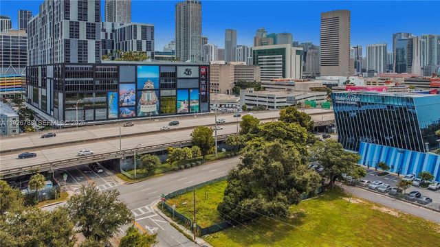 342 NW 7th St, Miami, FL 33136