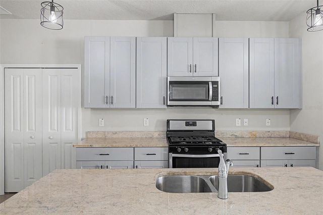 5435 BUNGALOW GROVE COURT, Palmetto, FL 34221