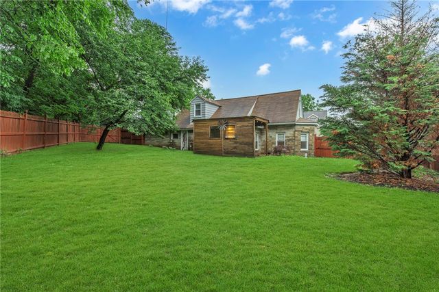 2972 Brodhead Rd, Center Twp, PA 15001