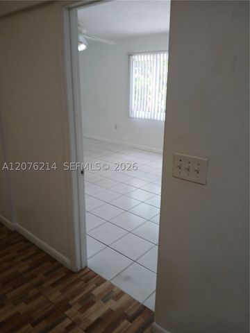 539 S Rainbow Dr 539, Hollywood, FL 33021