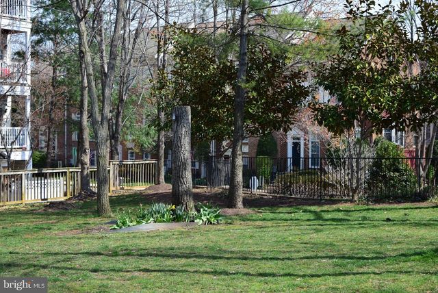 2412 GRETTER PL, Alexandria, VA 22311