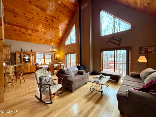 364 Gansevoort Road, Moreau, NY 12828