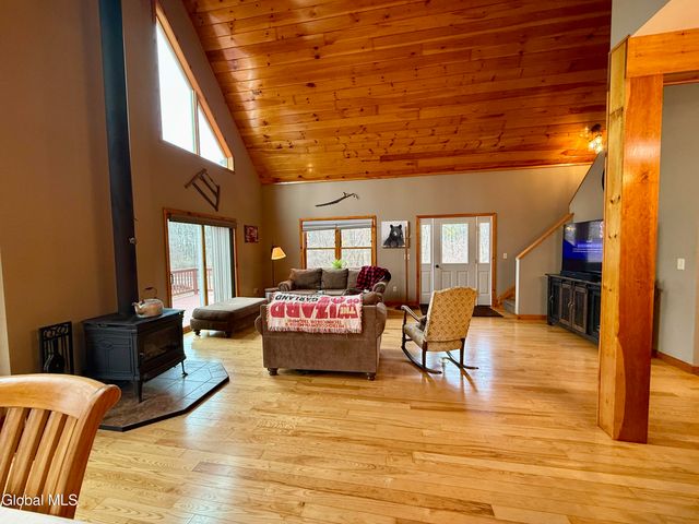 364 Gansevoort Road, Moreau, NY 12828