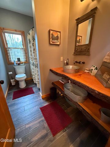 364 Gansevoort Road, Moreau, NY 12828