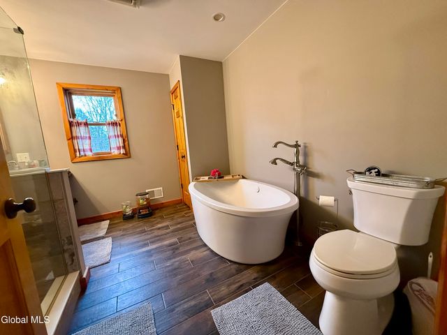 364 Gansevoort Road, Moreau, NY 12828