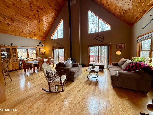 364 Gansevoort Road, Moreau, NY 12828