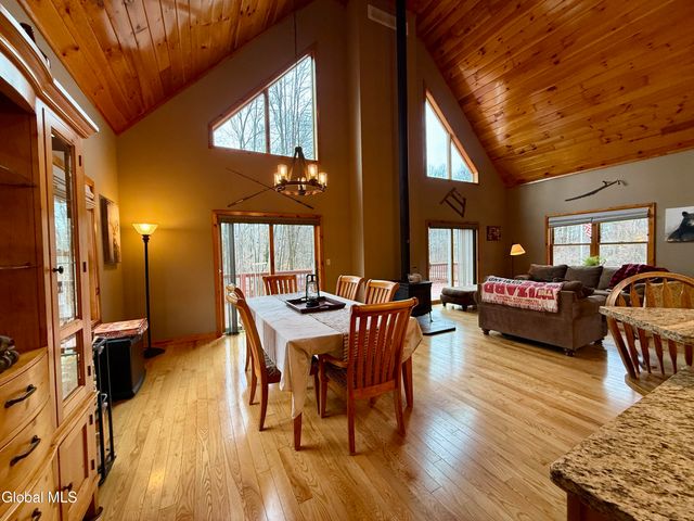 364 Gansevoort Road, Moreau, NY 12828