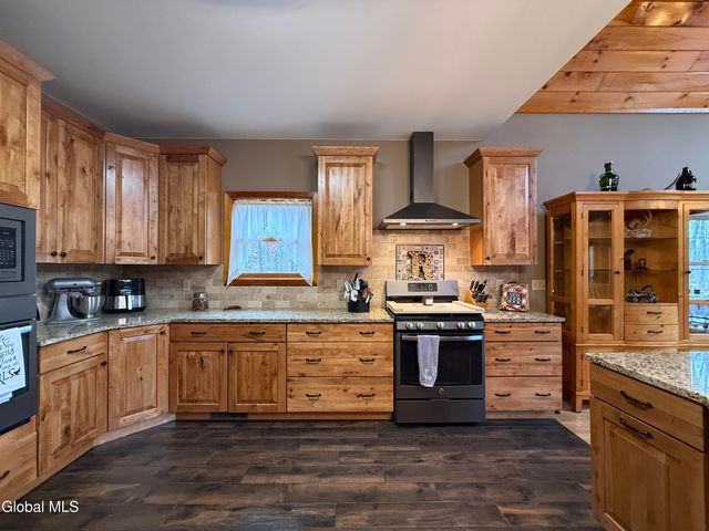 364 Gansevoort Road, Moreau, NY 12828