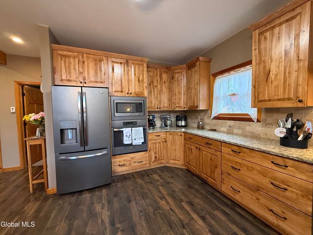 364 Gansevoort Road, Moreau, NY 12828