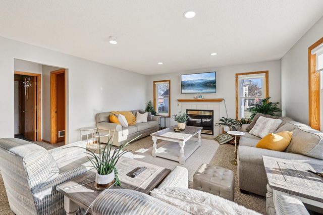 2736 88th Avenue NE, Blaine, MN 55449