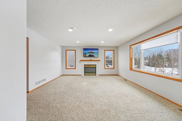 2736 88th Avenue NE, Blaine, MN 55449