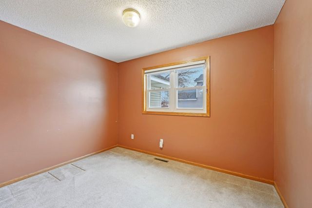 2736 88th Avenue NE, Blaine, MN 55449