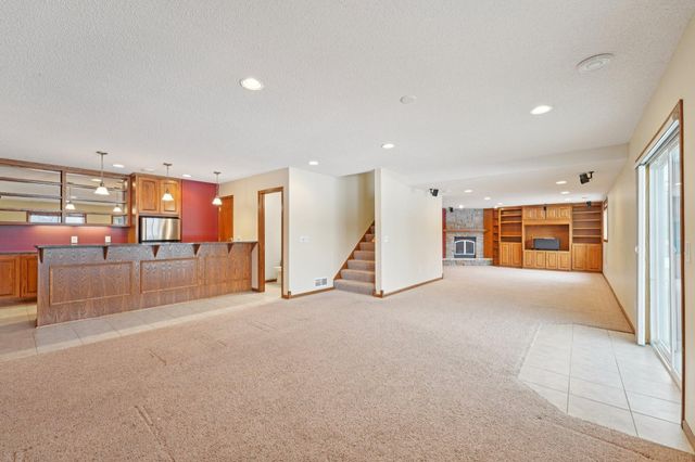 2736 88th Avenue NE, Blaine, MN 55449