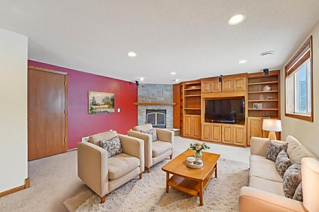 2736 88th Avenue NE, Blaine, MN 55449