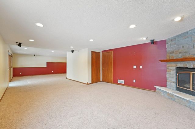 2736 88th Avenue NE, Blaine, MN 55449