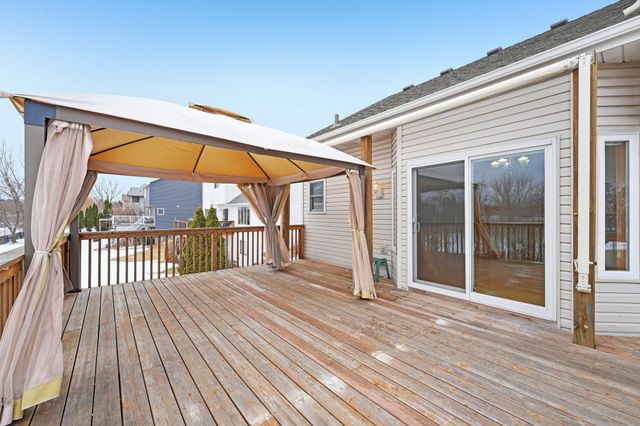 2736 88th Avenue NE, Blaine, MN 55449