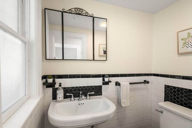 227 Bonad Rd, Brookline, MA 02467