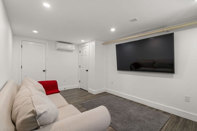 227 Bonad Rd, Brookline, MA 02467