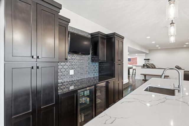 780 KEY Circle, Carter Lake, IA 51510