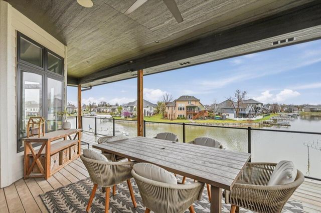 780 KEY Circle, Carter Lake, IA 51510