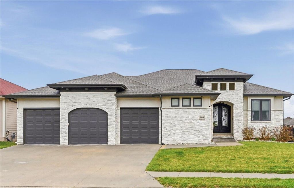 780 KEY Circle, Carter Lake, IA 51510