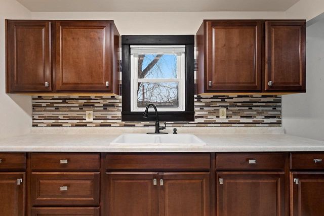 821 SCHOOL PLACE, Green Bay, WI 54303