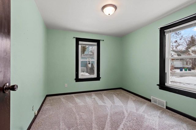 821 SCHOOL PLACE, Green Bay, WI 54303