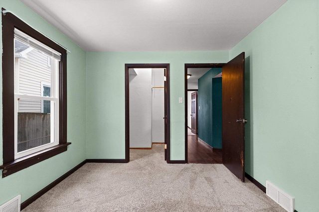 821 SCHOOL PLACE, Green Bay, WI 54303