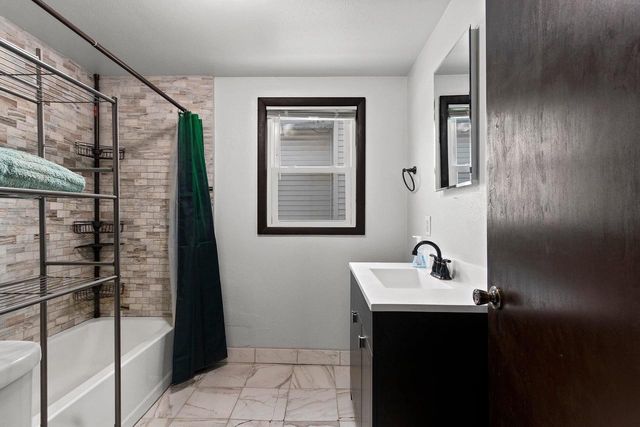 821 SCHOOL PLACE, Green Bay, WI 54303