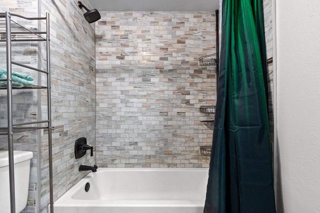 821 SCHOOL PLACE, Green Bay, WI 54303