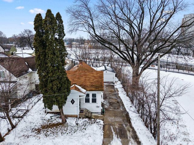 821 SCHOOL PLACE, Green Bay, WI 54303